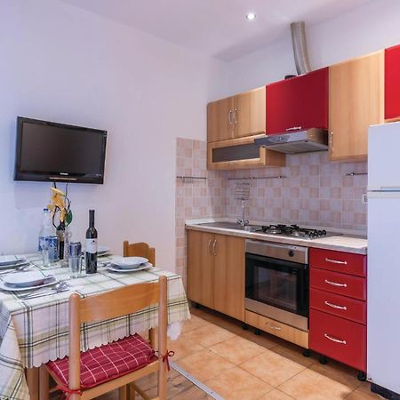 Nice Apartment In Fazana With Wifi Fondole Екстер'єр фото