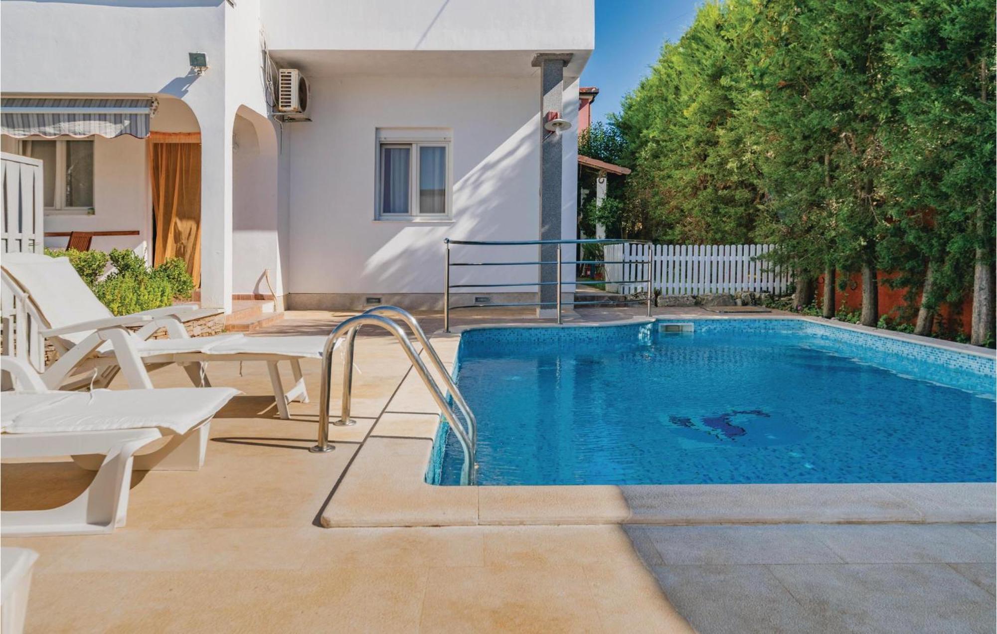 Nice Apartment In Fazana With Wifi Fondole Екстер'єр фото